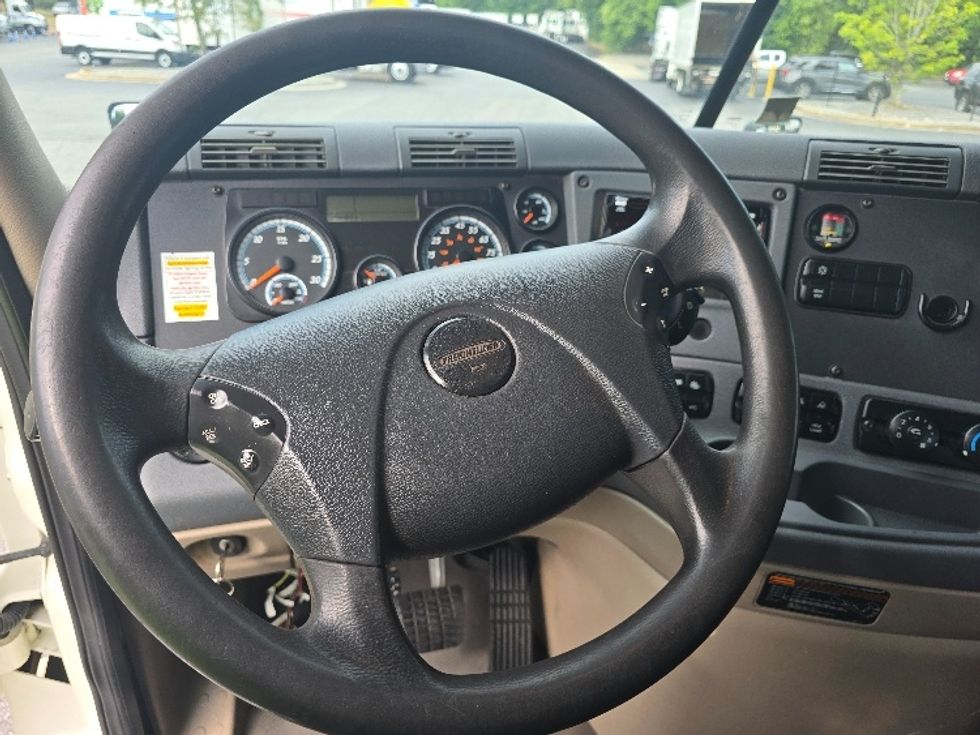 Flatbed Truck-Light and Medium Duty Trucks-Freightliner-2018-Cascadia X12564S-Duluth-GA-245,491\n\t\tmiles-$ 105,500 - Image 14