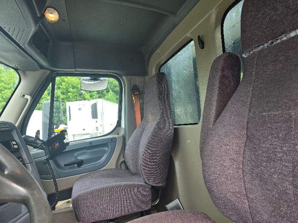 Flatbed Truck-Light and Medium Duty Trucks-Freightliner-2018-Cascadia X12564S-Duluth-GA-245,491\n\t\tmiles-$ 105,500 - Image 15