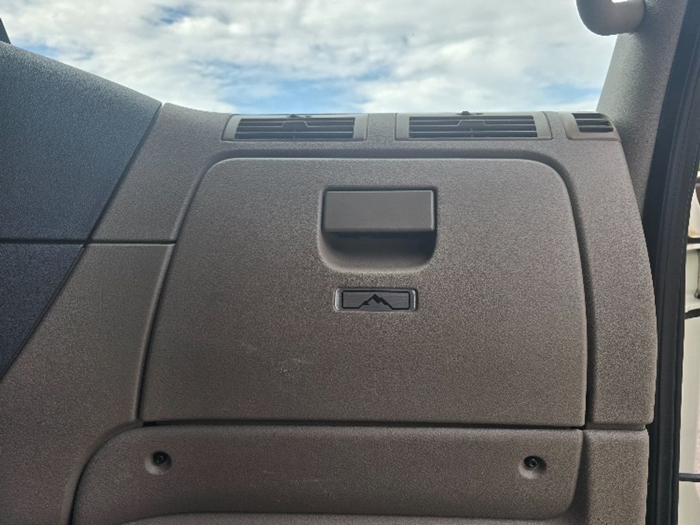 Flatbed Truck-Light and Medium Duty Trucks-Freightliner-2018-Cascadia X12564S-Duluth-GA-245,491\n\t\tmiles-$ 105,500 - Image 17