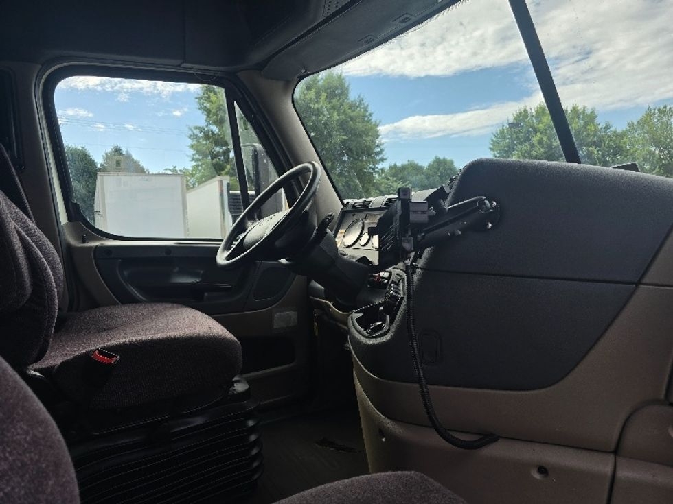 Flatbed Truck-Light and Medium Duty Trucks-Freightliner-2018-Cascadia X12564S-Duluth-GA-245,491\n\t\tmiles-$ 105,500 - Image 18