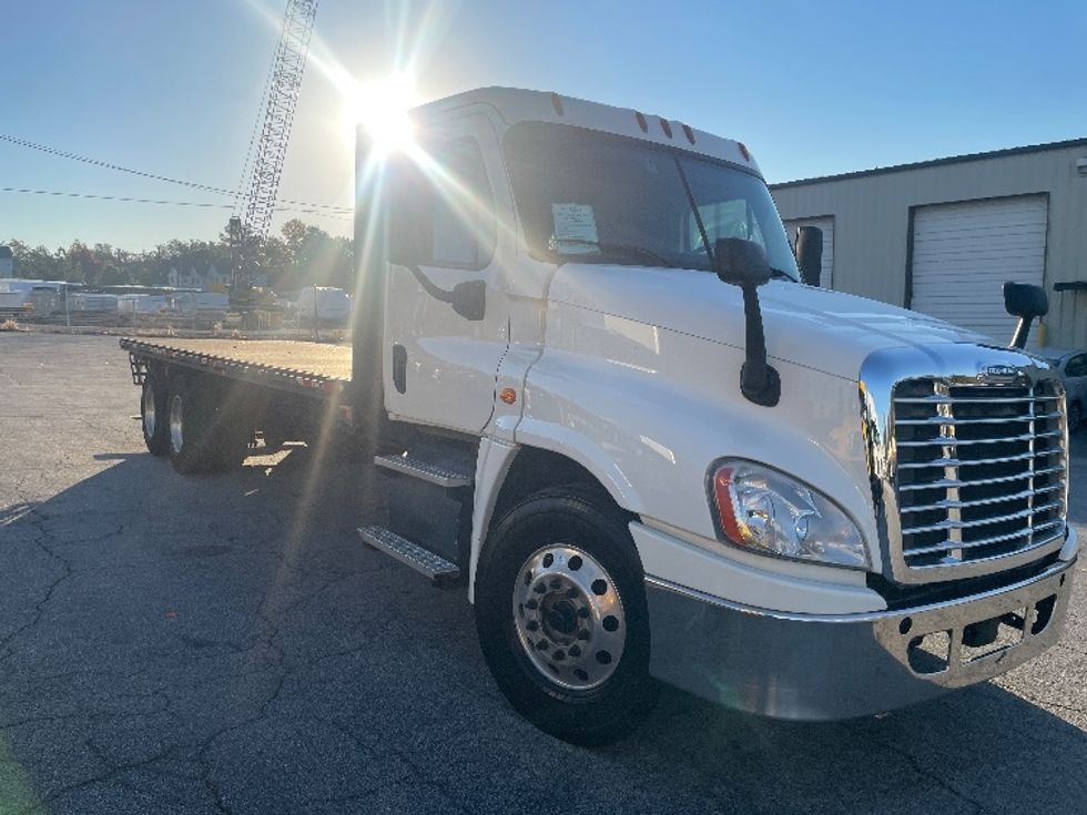 Flatbed Truck-Light and Medium Duty Trucks-Freightliner-2018-Cascadia X12564S-Forest Park-GA-235,561\n\t\tmiles-$ 101,000 - Image 1