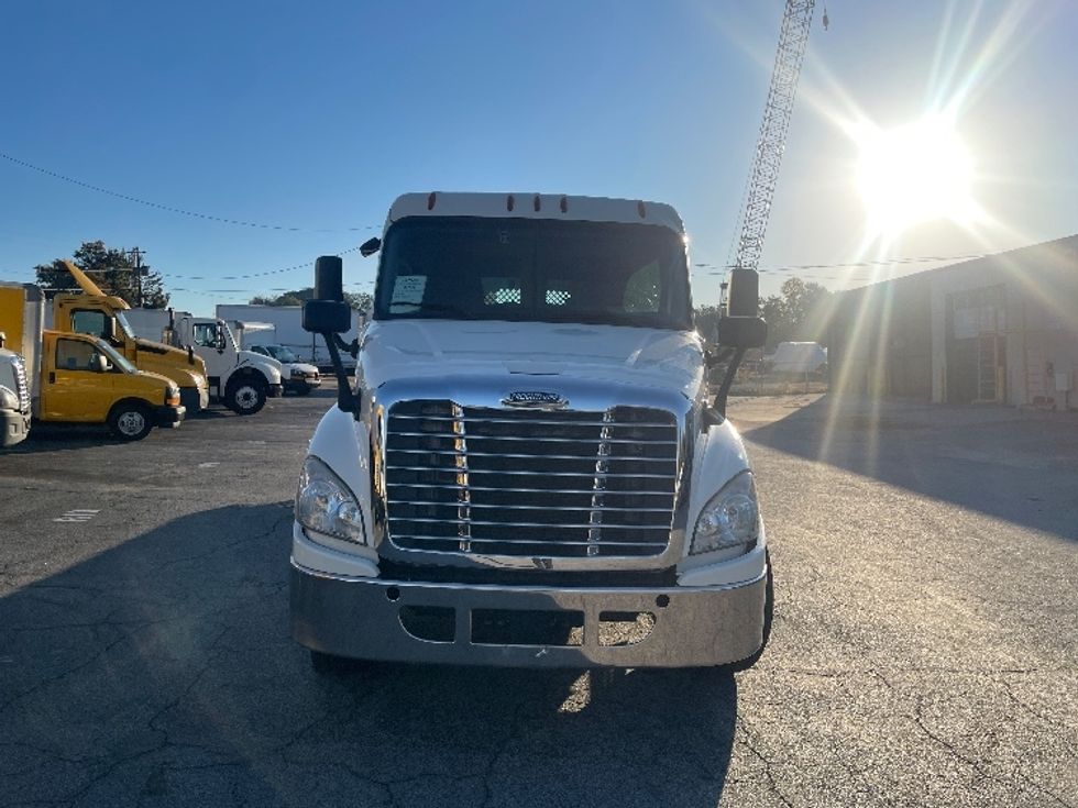 Flatbed Truck-Light and Medium Duty Trucks-Freightliner-2018-Cascadia X12564S-Forest Park-GA-235,561\n\t\tmiles-$ 101,000 - Image 2