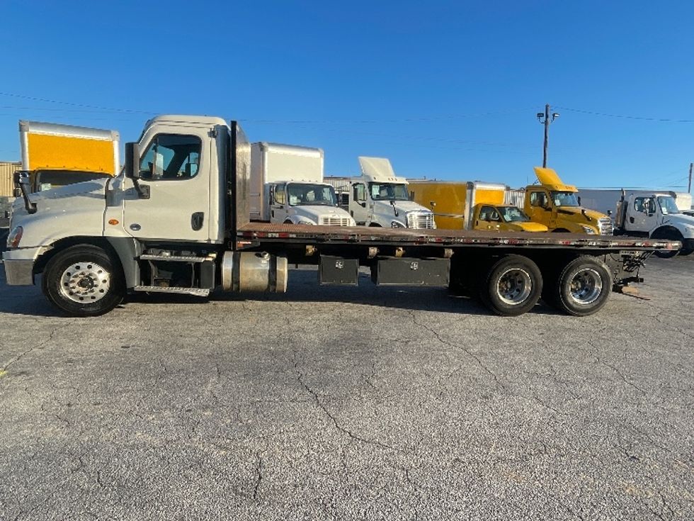 Flatbed Truck-Light and Medium Duty Trucks-Freightliner-2018-Cascadia X12564S-Forest Park-GA-235,561\n\t\tmiles-$ 101,000 - Image 4