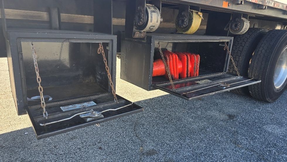 Flatbed Truck-Light and Medium Duty Trucks-Freightliner-2018-Cascadia X12564S-Forest Park-GA-235,561\n\t\tmiles-$ 101,000 - Image 11