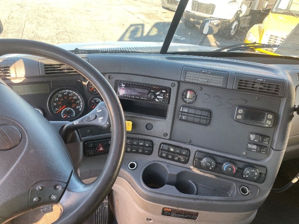 Flatbed Truck-Light and Medium Duty Trucks-Freightliner-2018-Cascadia X12564S-Forest Park-GA-235,561\n\t\tmiles-$ 101,000 - Image 18