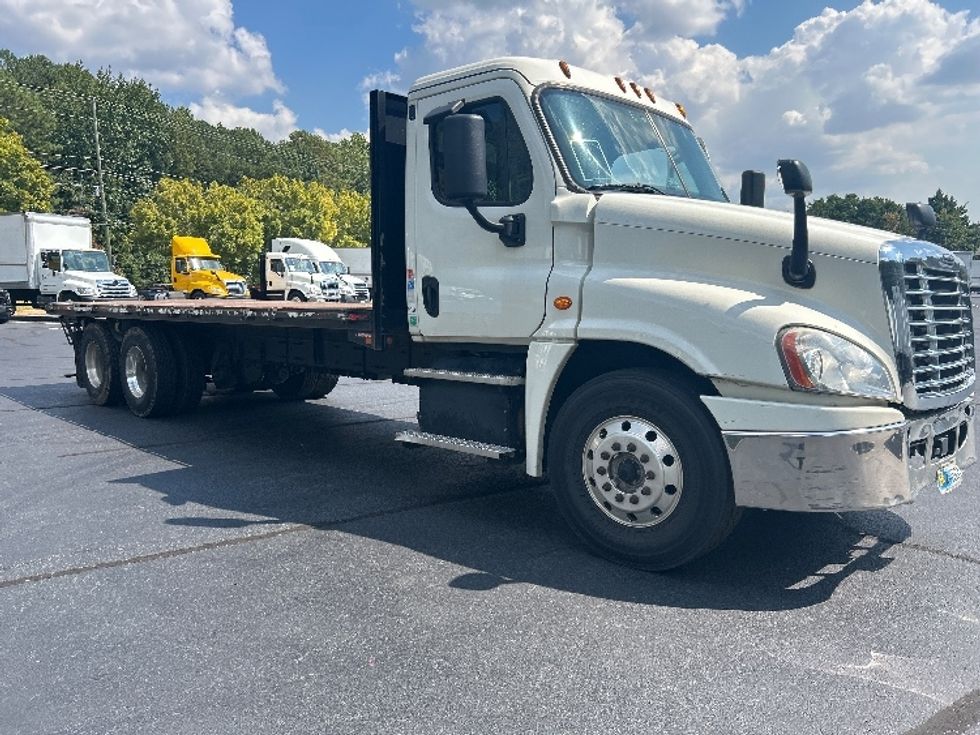Flatbed Truck-Light and Medium Duty Trucks-Freightliner-2018-Cascadia X12564S-Kennesaw-GA-204,735\n\t\tmiles-$ 102,750 - Image 1