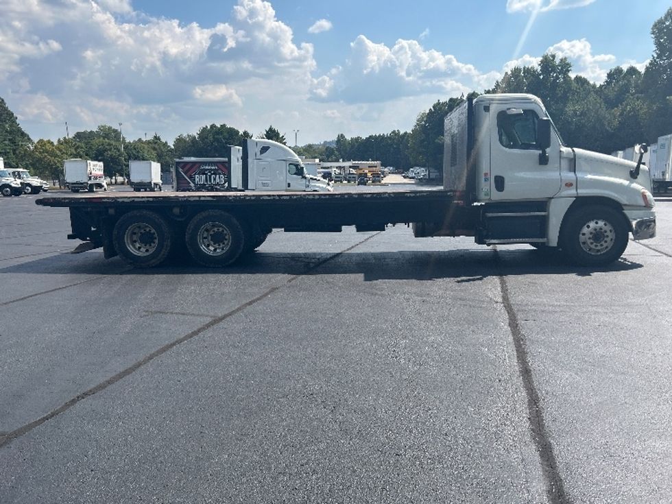 Flatbed Truck-Light and Medium Duty Trucks-Freightliner-2018-Cascadia X12564S-Kennesaw-GA-204,735\n\t\tmiles-$ 102,750 - Image 11