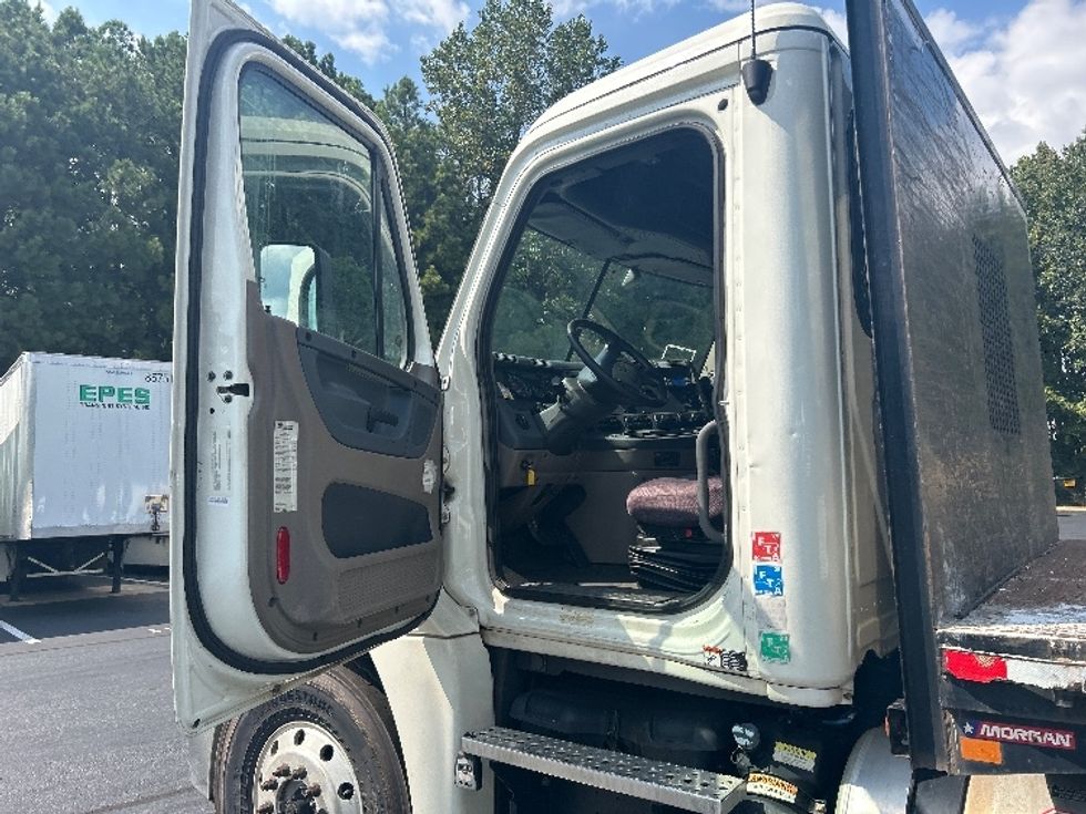 Flatbed Truck-Light and Medium Duty Trucks-Freightliner-2018-Cascadia X12564S-Kennesaw-GA-204,735\n\t\tmiles-$ 102,750 - Image 12