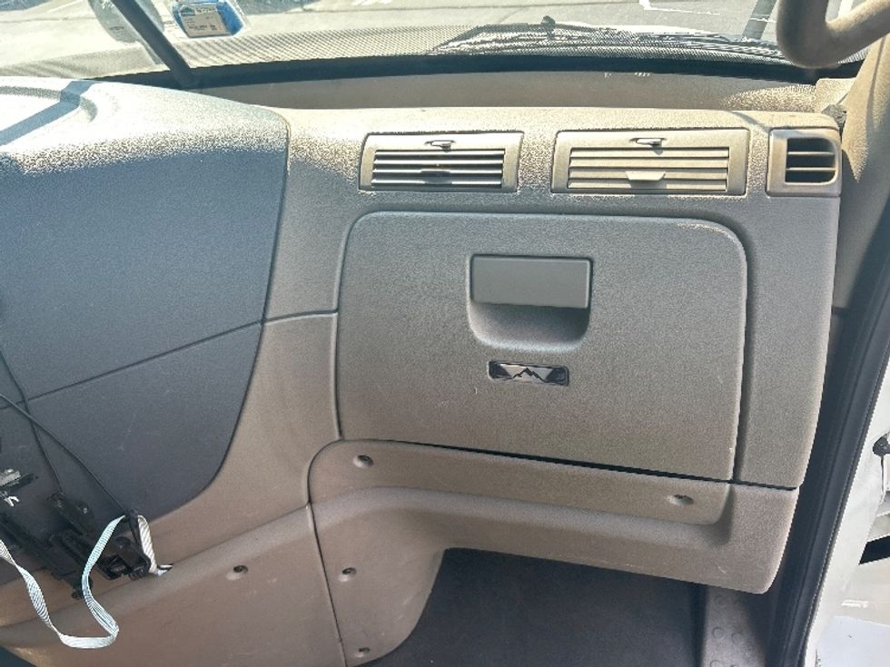 Flatbed Truck-Light and Medium Duty Trucks-Freightliner-2018-Cascadia X12564S-Kennesaw-GA-204,735\n\t\tmiles-$ 102,750 - Image 17