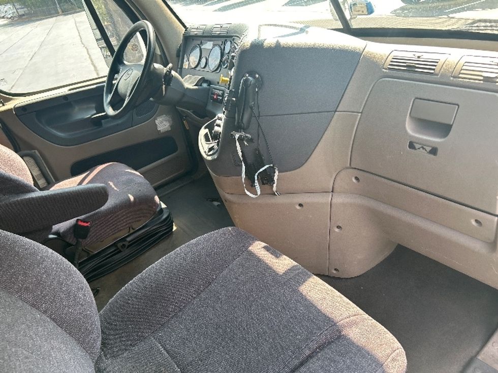 Flatbed Truck-Light and Medium Duty Trucks-Freightliner-2018-Cascadia X12564S-Kennesaw-GA-204,735\n\t\tmiles-$ 102,750 - Image 18