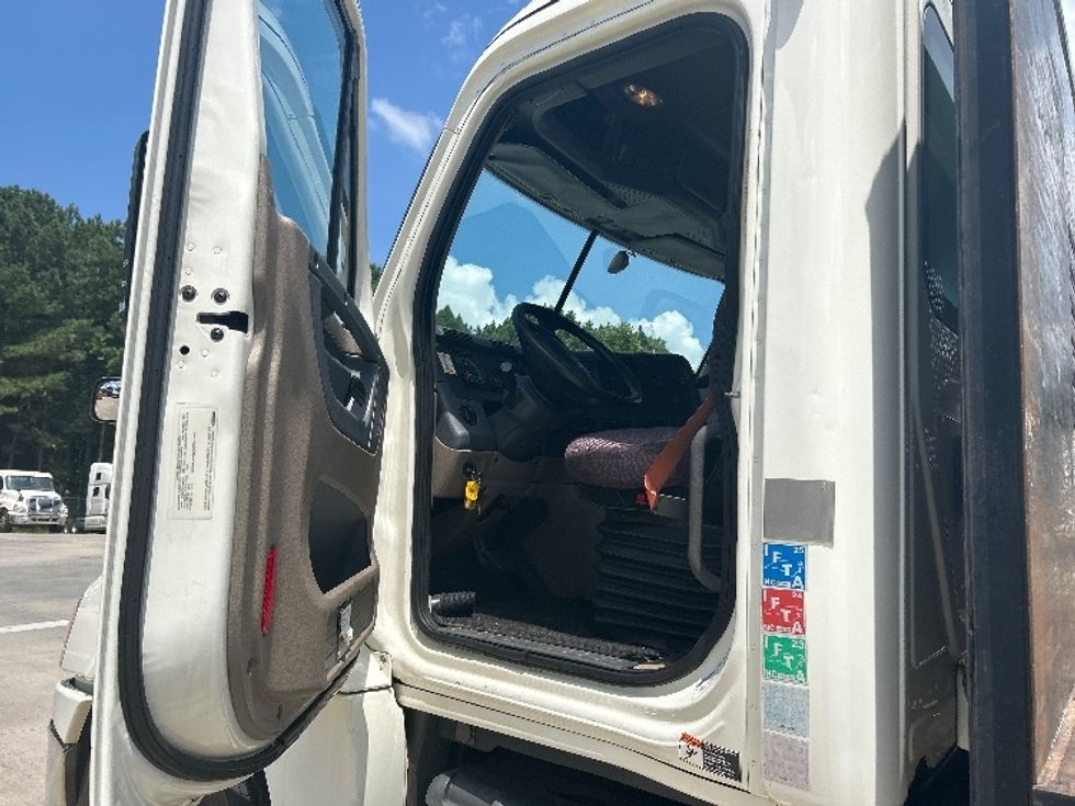 Flatbed Truck-Light and Medium Duty Trucks-Freightliner-2018-Cascadia X12564S-Kennesaw-GA-224,879\n\t\tmiles-$ 106,500 - Image 12