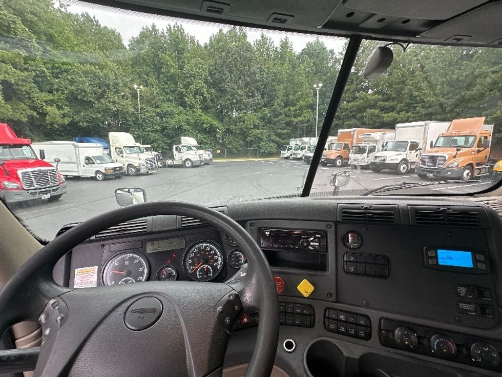 Flatbed Truck-Light and Medium Duty Trucks-Freightliner-2018-Cascadia X12564S-Kennesaw-GA-332,291\n\t\tmiles-$ 95,750 - Image 14