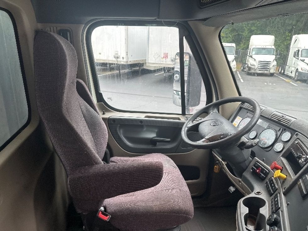 Flatbed Truck-Light and Medium Duty Trucks-Freightliner-2018-Cascadia X12564S-Kennesaw-GA-332,291\n\t\tmiles-$ 95,750 - Image 18