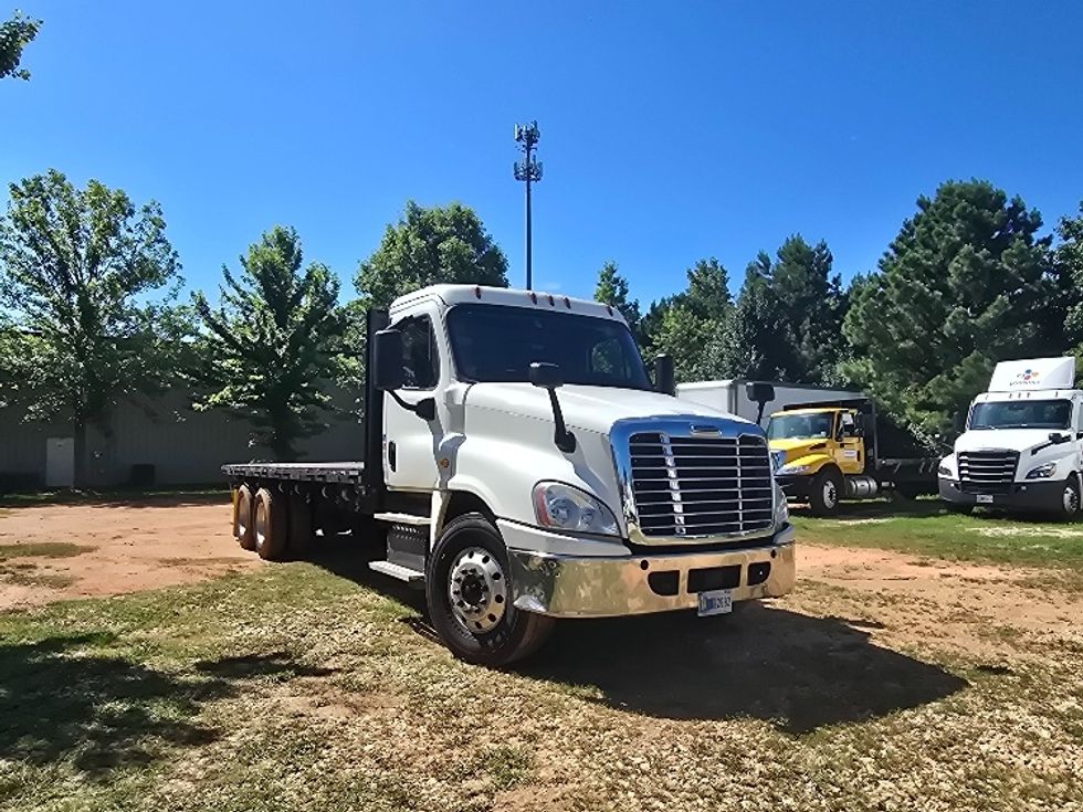 Flatbed Truck-Light and Medium Duty Trucks-Freightliner-2018-Cascadia X12564S-Mcdonough-GA-217,116\n\t\tmiles-$ 107,250 - Image 1