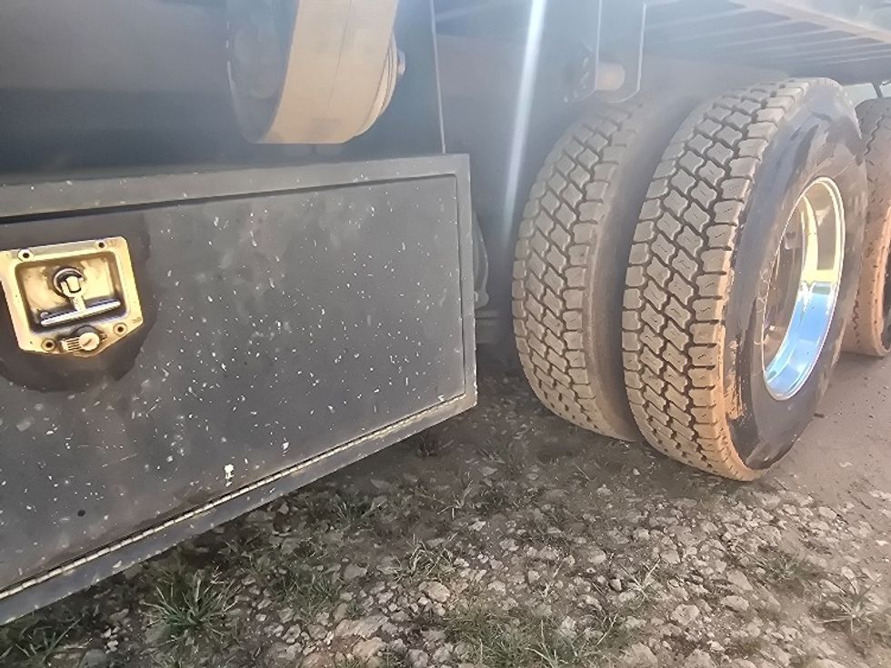 Flatbed Truck-Light and Medium Duty Trucks-Freightliner-2018-Cascadia X12564S-Mcdonough-GA-217,116\n\t\tmiles-$ 107,250 - Image 5