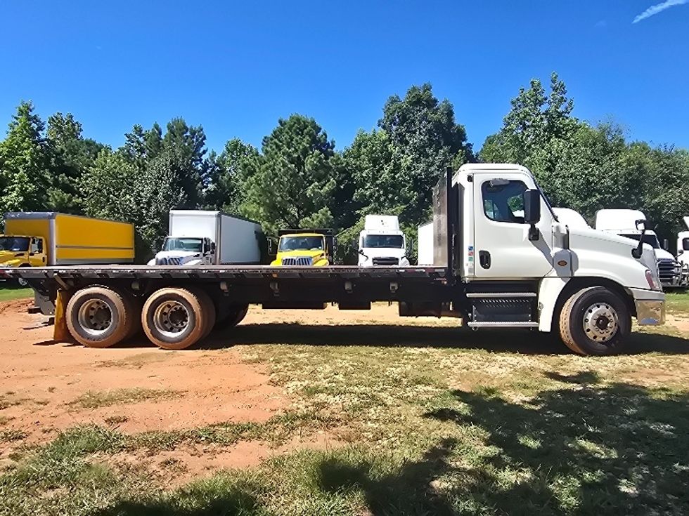 Flatbed Truck-Light and Medium Duty Trucks-Freightliner-2018-Cascadia X12564S-Mcdonough-GA-217,116\n\t\tmiles-$ 107,250 - Image 10