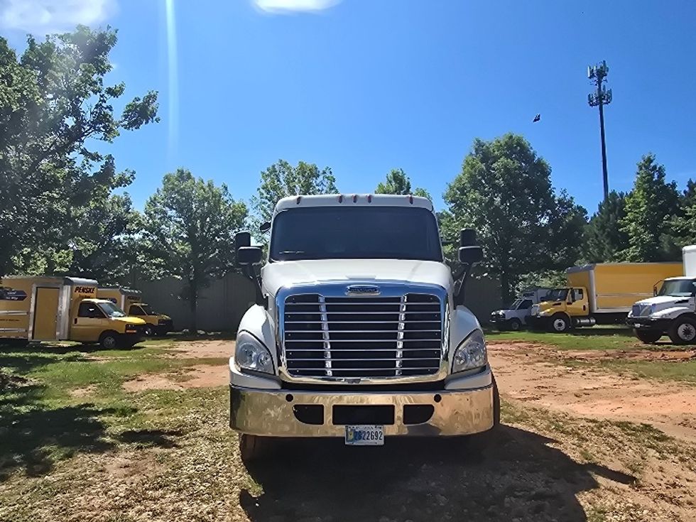 Flatbed Truck-Light and Medium Duty Trucks-Freightliner-2018-Cascadia X12564S-Mcdonough-GA-217,116\n\t\tmiles-$ 107,250 - Image 2