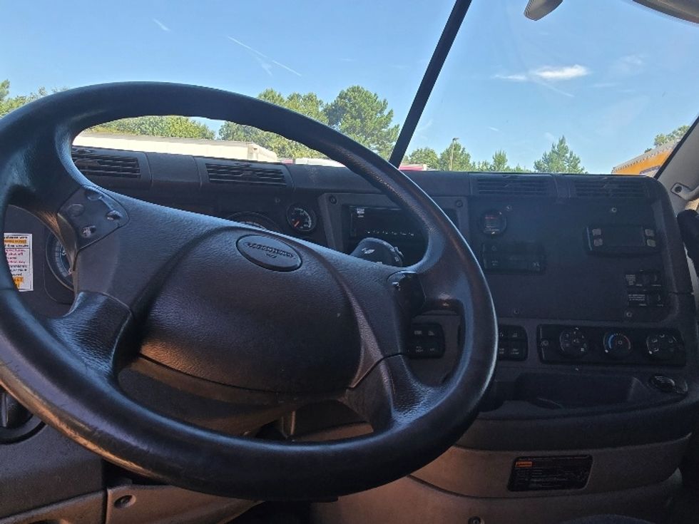 Flatbed Truck-Light and Medium Duty Trucks-Freightliner-2018-Cascadia X12564S-Mcdonough-GA-217,116\n\t\tmiles-$ 107,250 - Image 12