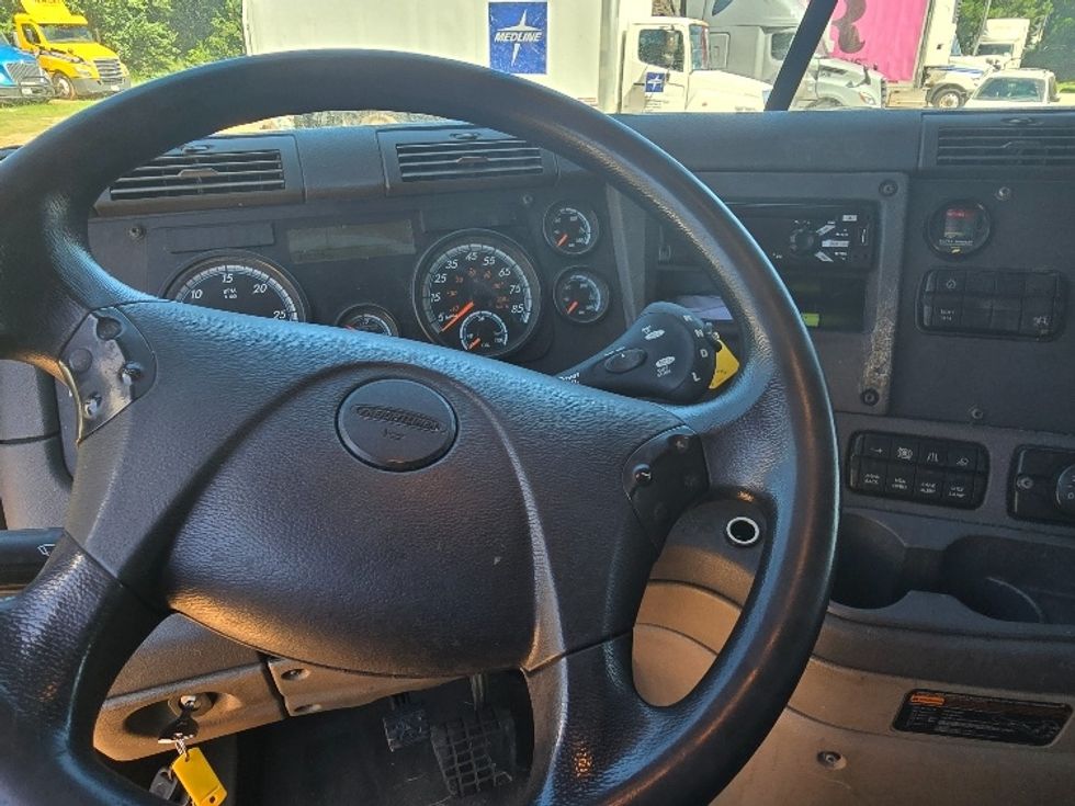 Flatbed Truck-Light and Medium Duty Trucks-Freightliner-2018-Cascadia X12564S-Mcdonough-GA-217,116\n\t\tmiles-$ 107,250 - Image 13