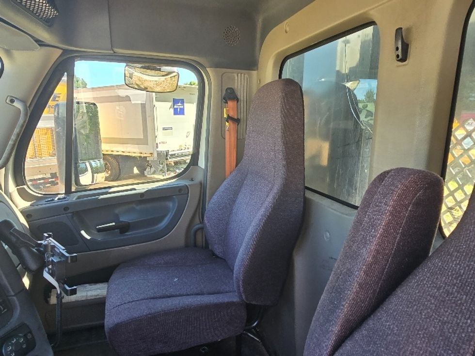 Flatbed Truck-Light and Medium Duty Trucks-Freightliner-2018-Cascadia X12564S-Mcdonough-GA-217,116\n\t\tmiles-$ 107,250 - Image 14