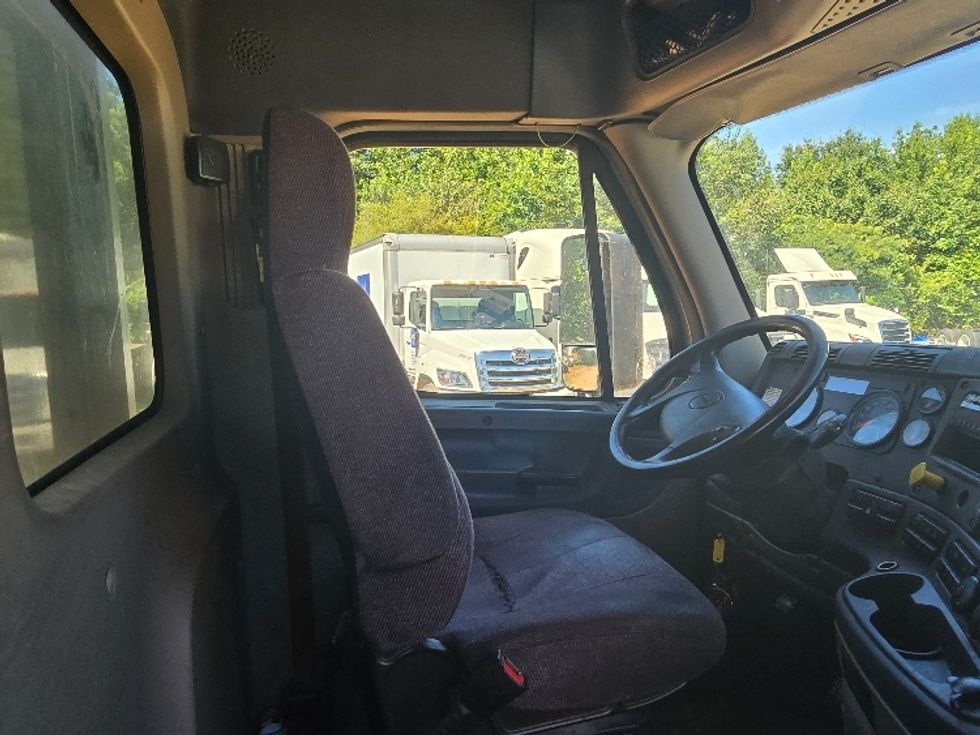 Flatbed Truck-Light and Medium Duty Trucks-Freightliner-2018-Cascadia X12564S-Mcdonough-GA-217,116\n\t\tmiles-$ 107,250 - Image 17