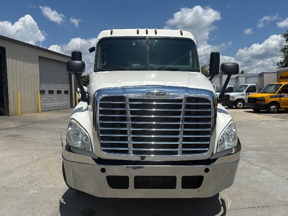 Flatbed Truck-Light and Medium Duty Trucks-Freightliner-2018-Cascadia X12564S-Mcdonough-GA-340,213\n\t\tmiles-$ 100,500 - Image 2