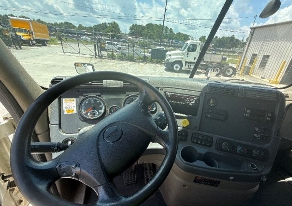 Flatbed Truck-Light and Medium Duty Trucks-Freightliner-2018-Cascadia X12564S-Mcdonough-GA-340,213\n\t\tmiles-$ 100,500 - Image 18