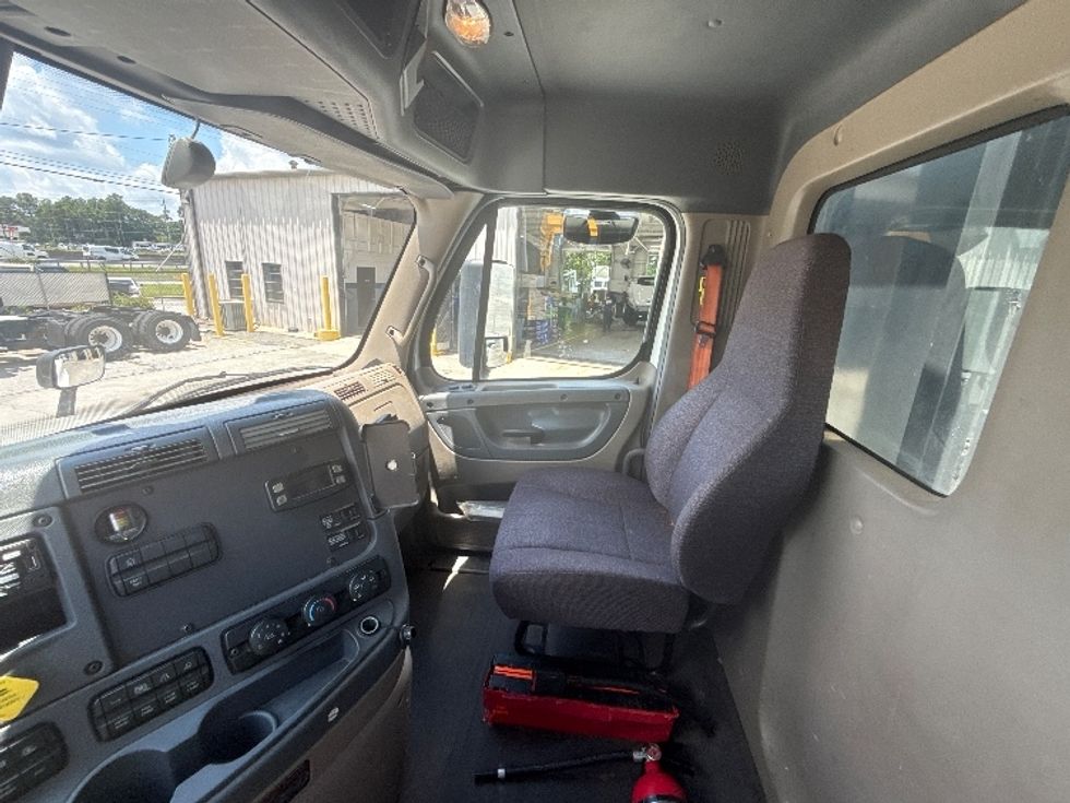 Flatbed Truck-Light and Medium Duty Trucks-Freightliner-2018-Cascadia X12564S-Mcdonough-GA-340,213\n\t\tmiles-$ 100,500 - Image 19