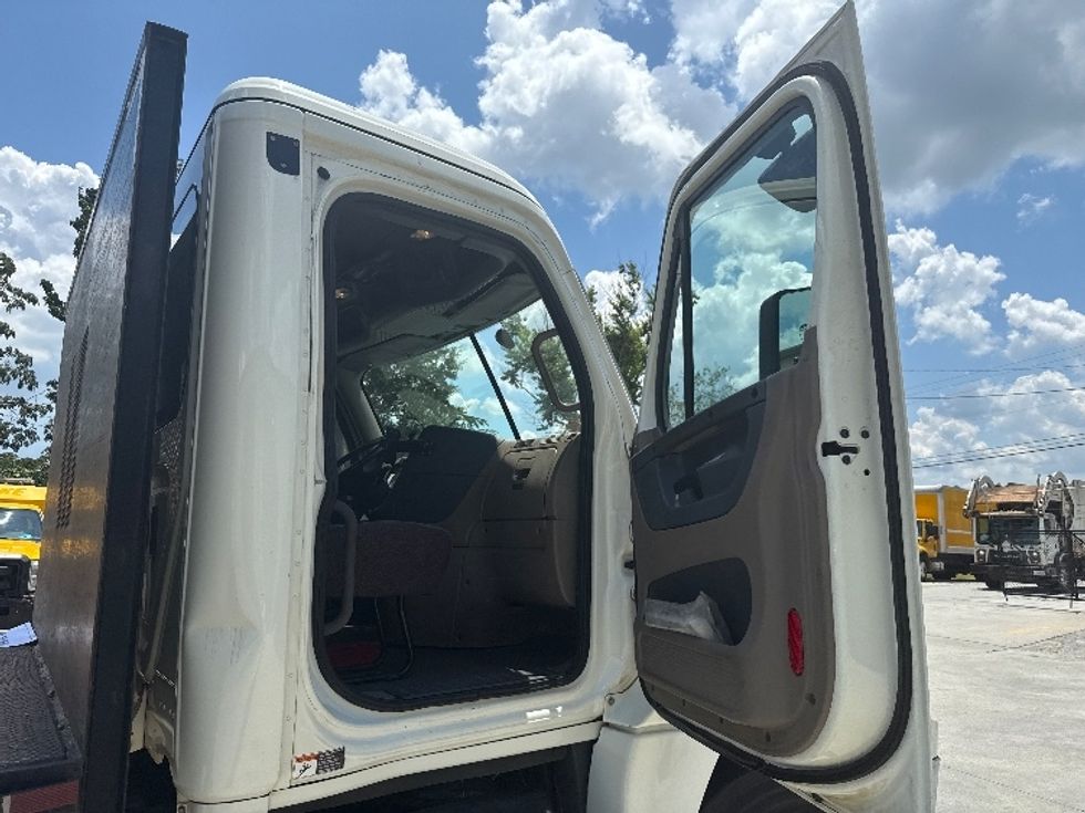 Flatbed Truck-Light and Medium Duty Trucks-Freightliner-2018-Cascadia X12564S-Mcdonough-GA-340,213\n\t\tmiles-$ 100,500 - Image 20