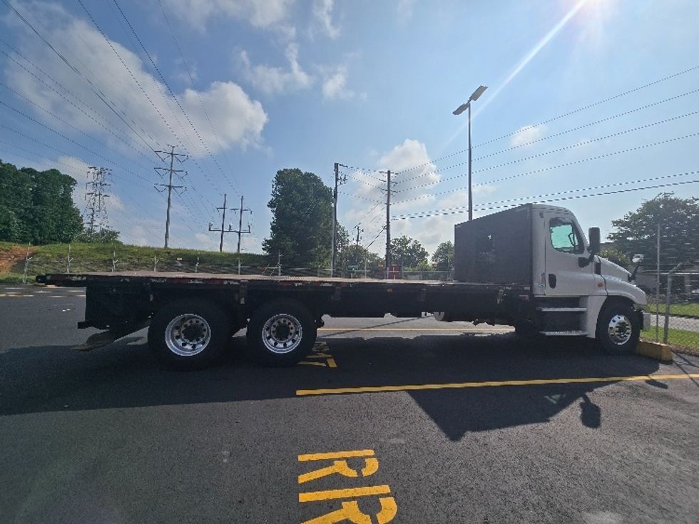 Flatbed Truck-Light and Medium Duty Trucks-Freightliner-2018-Cascadia X12564S-Norcross-GA-177,469\n\t\tmiles-$ 104,250 - Image 11