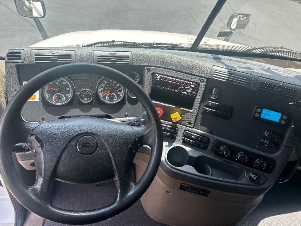 Flatbed Truck-Light and Medium Duty Trucks-Freightliner-2018-Cascadia X12564S-Norcross-GA-177,469\n\t\tmiles-$ 104,250 - Image 14