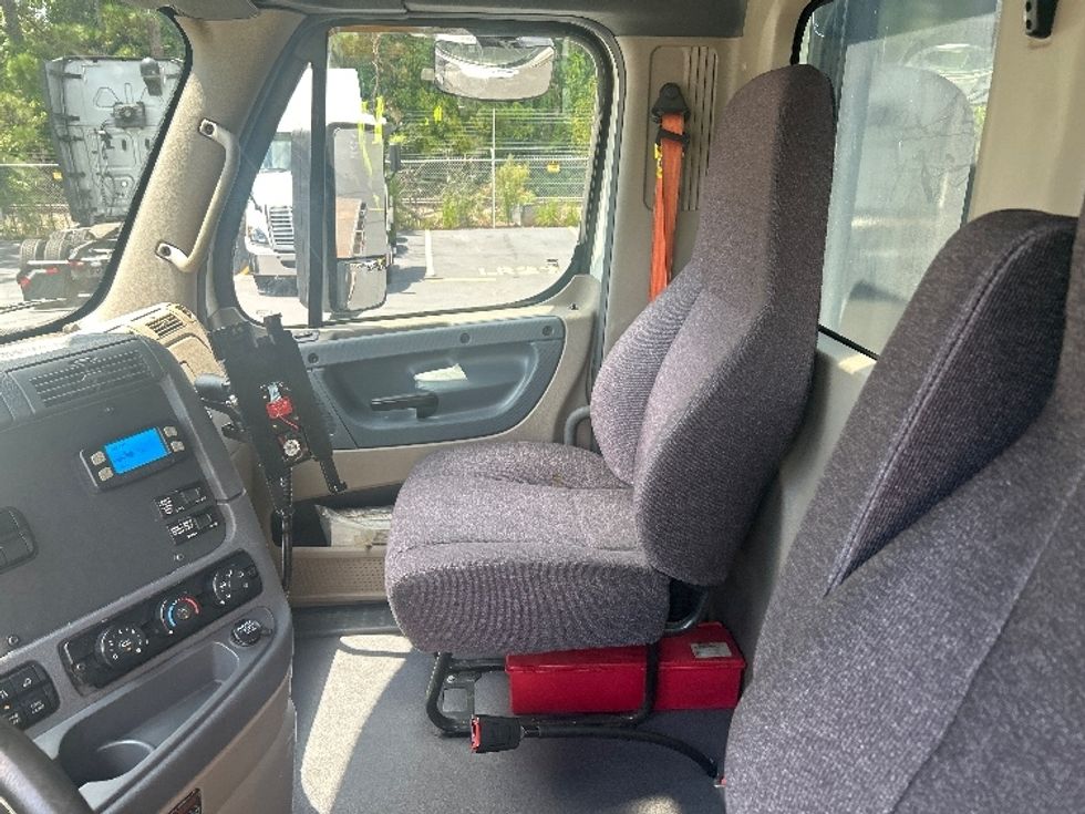 Flatbed Truck-Light and Medium Duty Trucks-Freightliner-2018-Cascadia X12564S-Norcross-GA-177,469\n\t\tmiles-$ 104,250 - Image 15