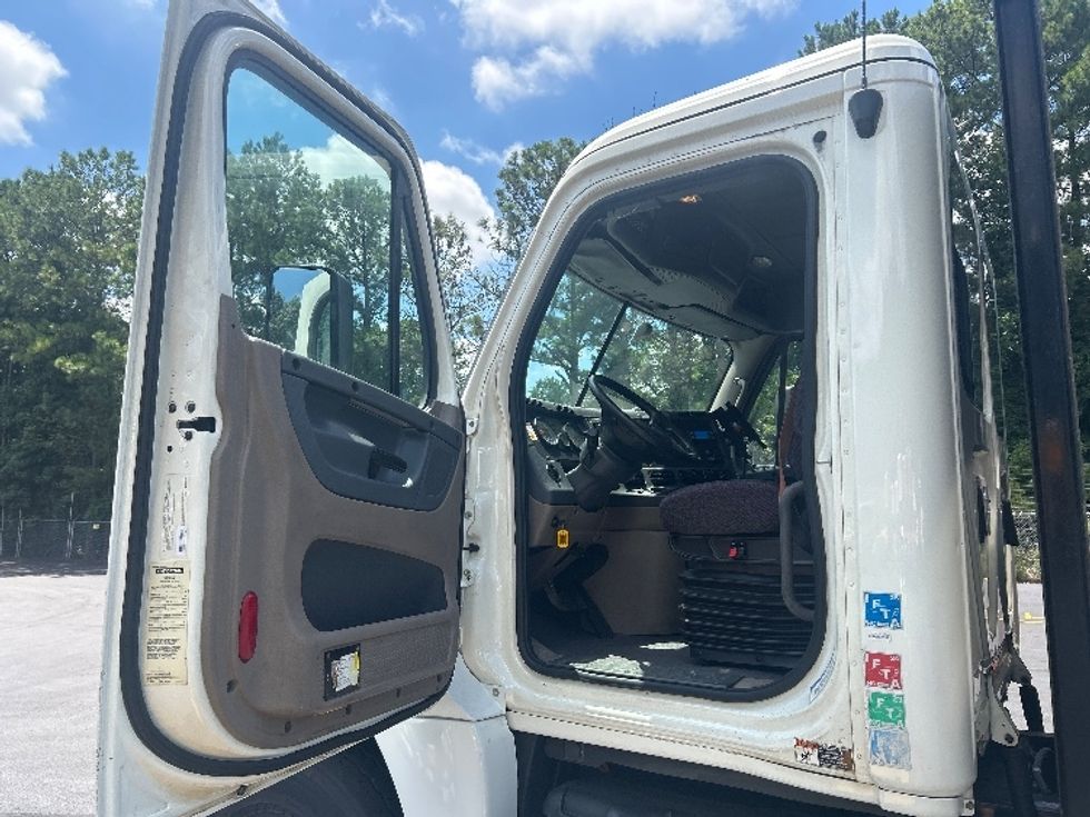 Flatbed Truck-Light and Medium Duty Trucks-Freightliner-2018-Cascadia X12564S-Norcross-GA-177,469\n\t\tmiles-$ 104,250 - Image 12