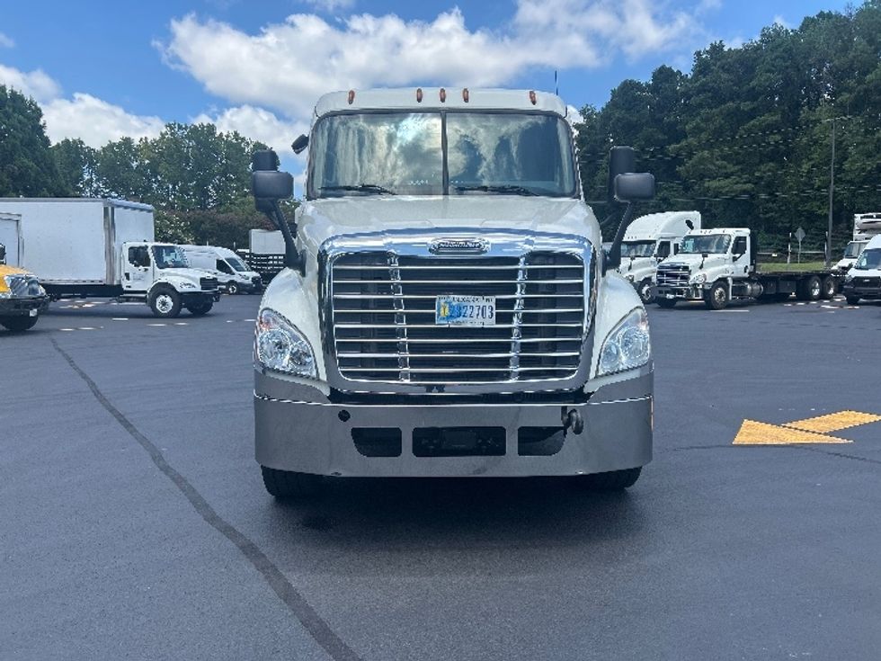 Flatbed Truck-Light and Medium Duty Trucks-Freightliner-2018-Cascadia X12564S-Norcross-GA-177,469\n\t\tmiles-$ 104,250 - Image 2