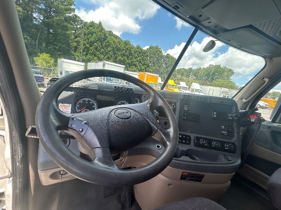 Flatbed Truck-Light and Medium Duty Trucks-Freightliner-2018-Cascadia X12564S-Norcross-GA-207,768\n\t\tmiles-$ 107,500 - Image 12