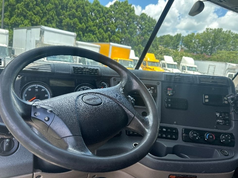 Flatbed Truck-Light and Medium Duty Trucks-Freightliner-2018-Cascadia X12564S-Norcross-GA-207,768\n\t\tmiles-$ 107,500 - Image 13