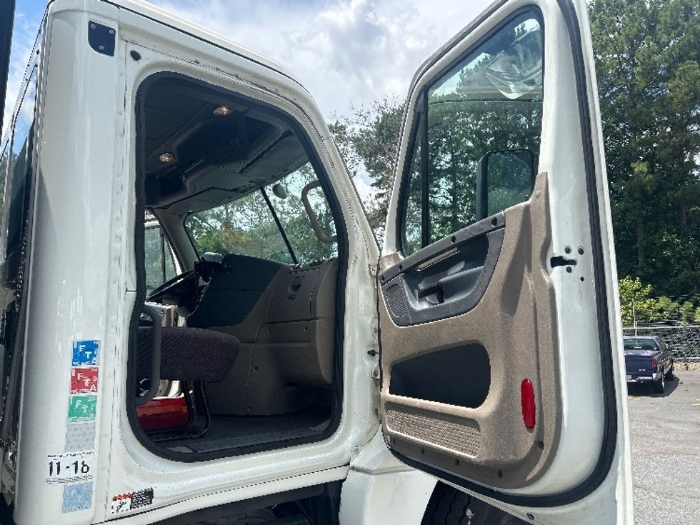 Flatbed Truck-Light and Medium Duty Trucks-Freightliner-2018-Cascadia X12564S-Norcross-GA-207,768\n\t\tmiles-$ 107,500 - Image 15