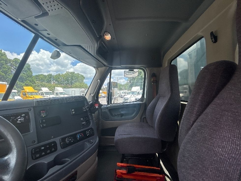 Flatbed Truck-Light and Medium Duty Trucks-Freightliner-2018-Cascadia X12564S-Norcross-GA-207,768\n\t\tmiles-$ 107,500 - Image 14