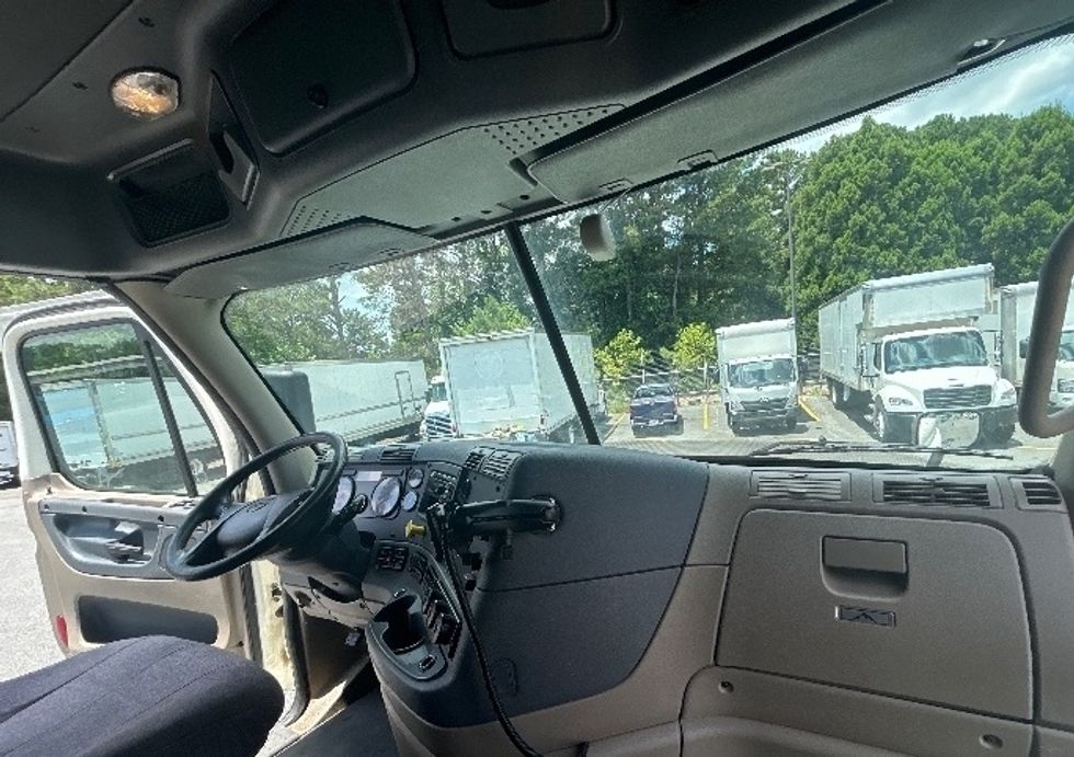 Flatbed Truck-Light and Medium Duty Trucks-Freightliner-2018-Cascadia X12564S-Norcross-GA-207,768\n\t\tmiles-$ 107,500 - Image 16