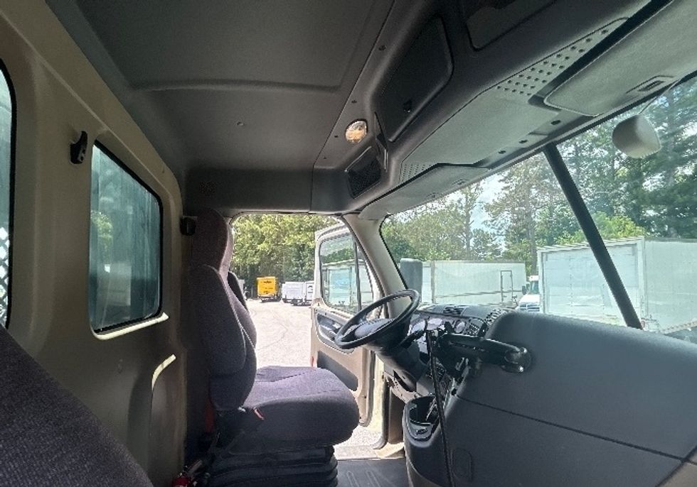 Flatbed Truck-Light and Medium Duty Trucks-Freightliner-2018-Cascadia X12564S-Norcross-GA-207,768\n\t\tmiles-$ 107,500 - Image 17