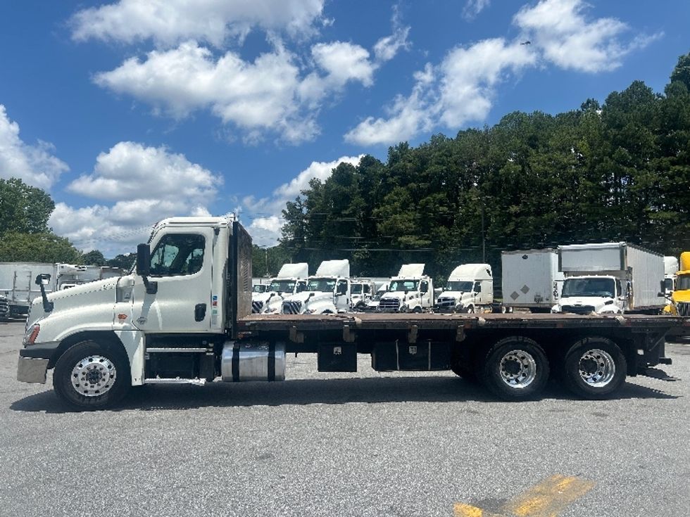 Flatbed Truck-Light and Medium Duty Trucks-Freightliner-2018-Cascadia X12564S-Norcross-GA-207,768\n\t\tmiles-$ 107,500 - Image 4