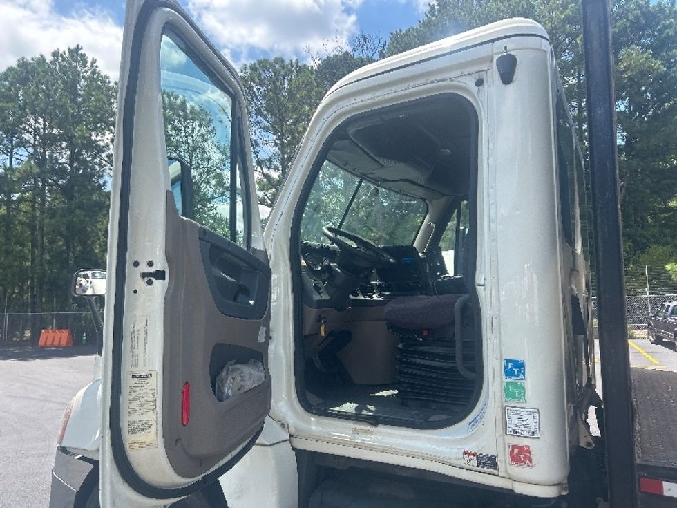 Flatbed Truck-Light and Medium Duty Trucks-Freightliner-2018-Cascadia X12564S-Norcross-GA-243,168\n\t\tmiles-$ 100,500 - Image 14