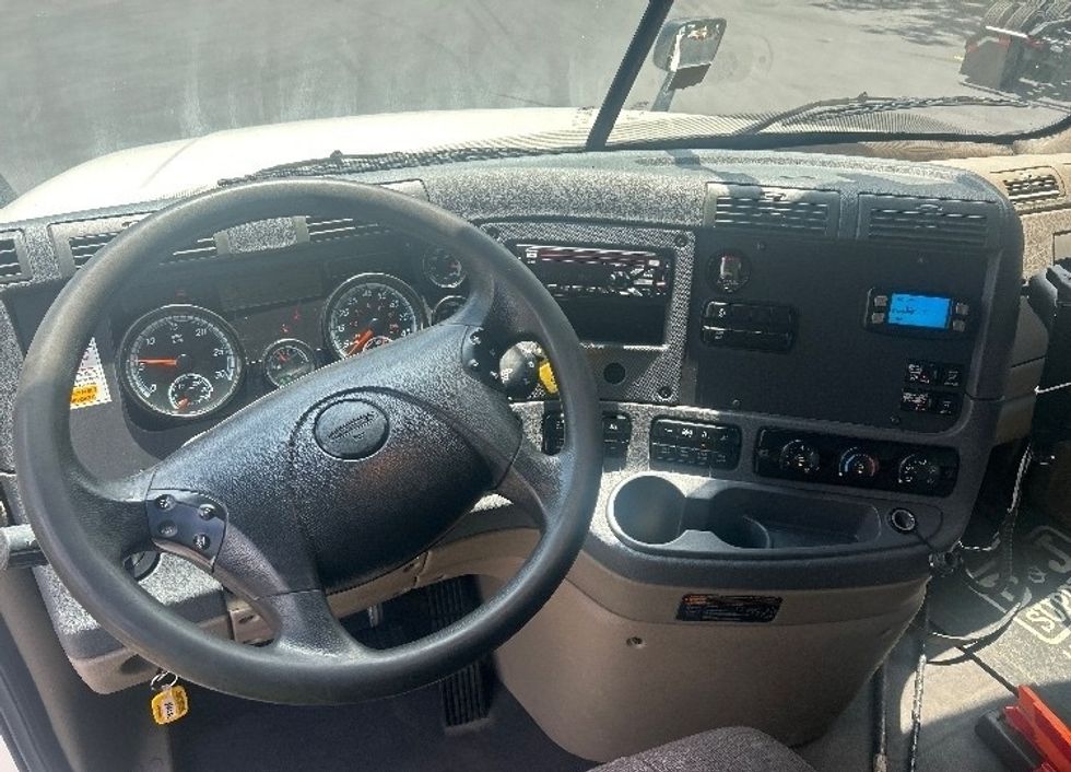 Flatbed Truck-Light and Medium Duty Trucks-Freightliner-2018-Cascadia X12564S-Norcross-GA-243,168\n\t\tmiles-$ 100,500 - Image 16