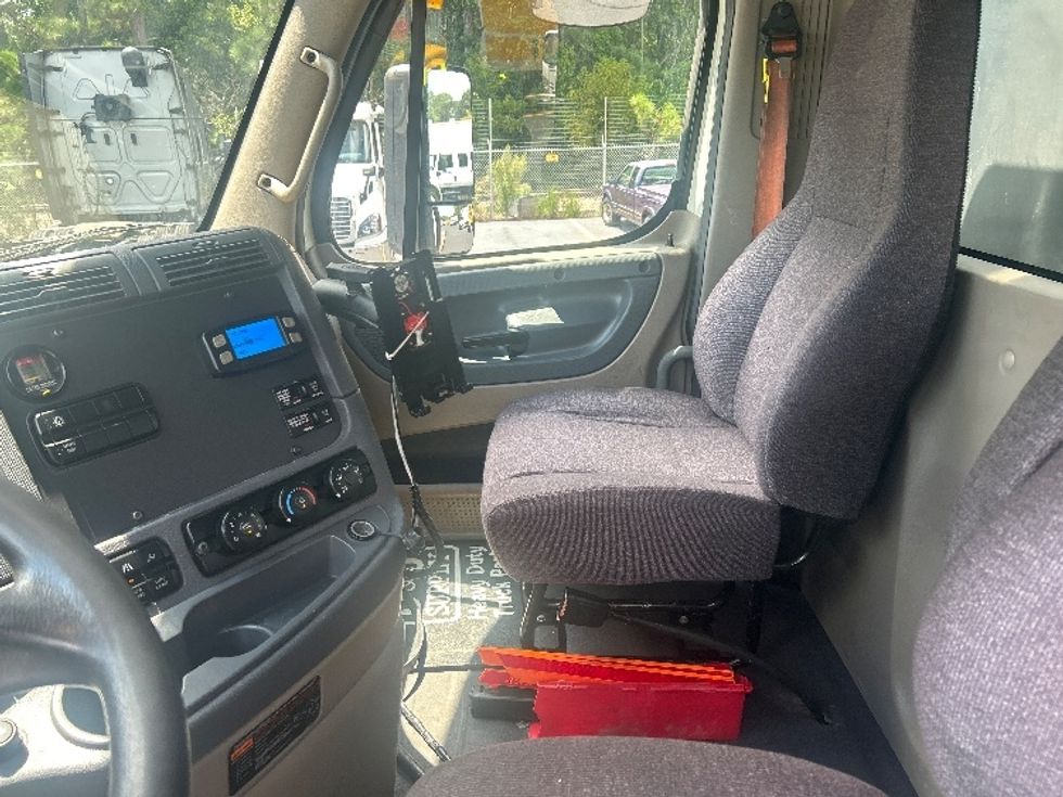 Flatbed Truck-Light and Medium Duty Trucks-Freightliner-2018-Cascadia X12564S-Norcross-GA-243,168\n\t\tmiles-$ 100,500 - Image 17