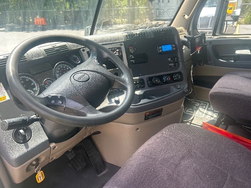 Flatbed Truck-Light and Medium Duty Trucks-Freightliner-2018-Cascadia X12564S-Norcross-GA-243,168\n\t\tmiles-$ 100,500 - Image 15