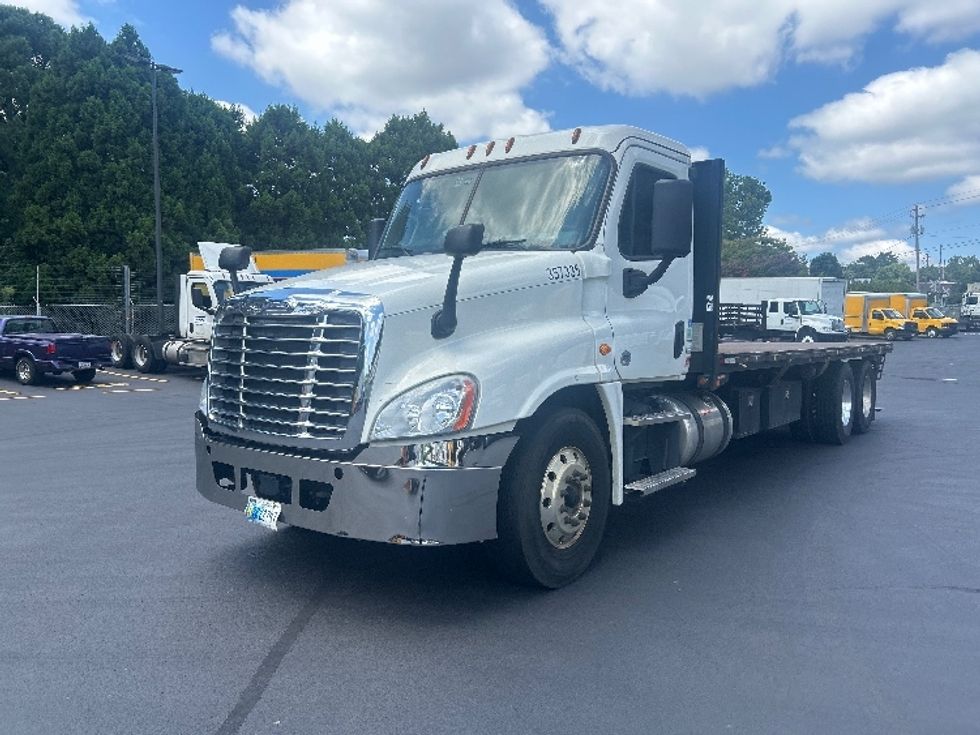 2018 Freightliner Cascadia 125" Sleeper Cab photo 3