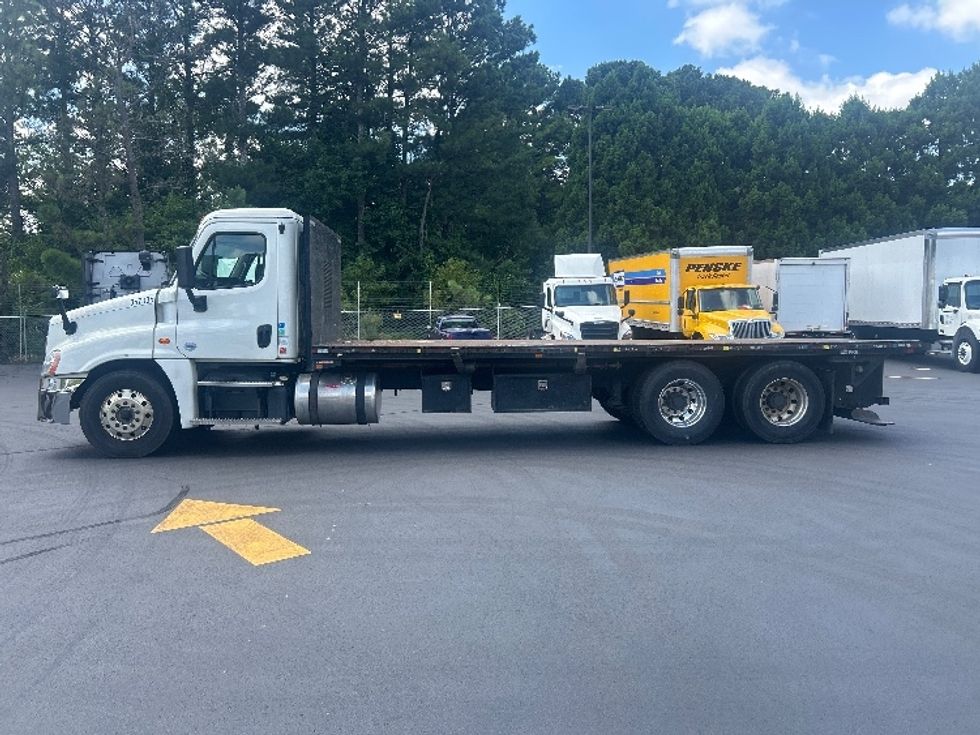 2018 Freightliner Cascadia 125" Sleeper Cab photo 4