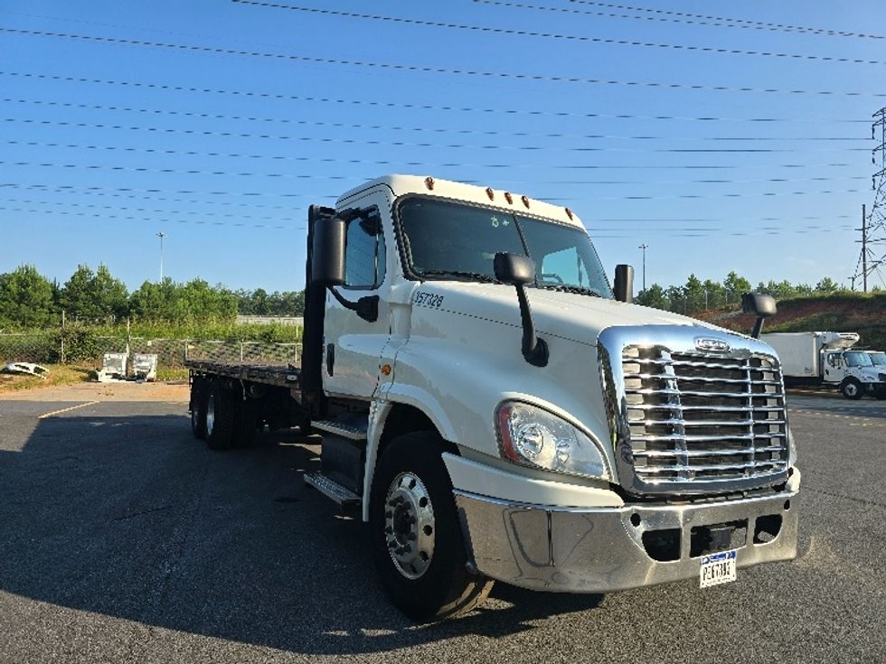 Flatbed Truck-Light and Medium Duty Trucks-Freightliner-2018-Cascadia X12564S-Norcross-GA-257,198\n\t\tmiles-$ 104,750 - Image 1