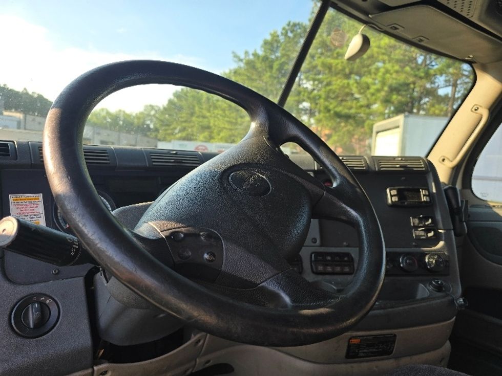 Flatbed Truck-Light and Medium Duty Trucks-Freightliner-2018-Cascadia X12564S-Norcross-GA-257,198\n\t\tmiles-$ 104,750 - Image 12