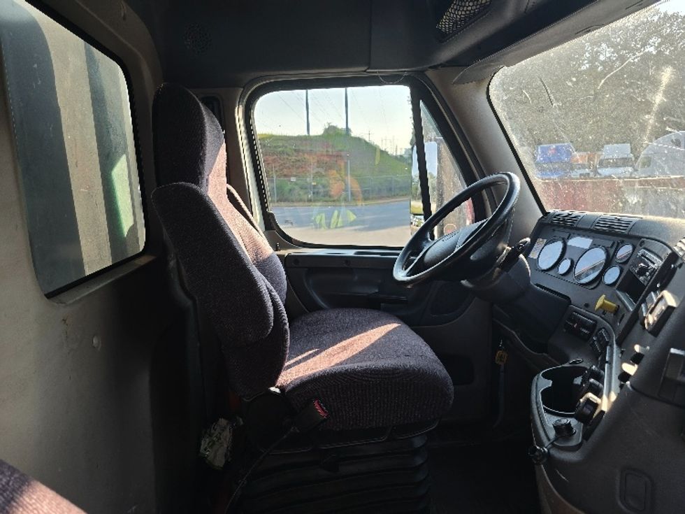 Flatbed Truck-Light and Medium Duty Trucks-Freightliner-2018-Cascadia X12564S-Norcross-GA-257,198\n\t\tmiles-$ 104,750 - Image 17